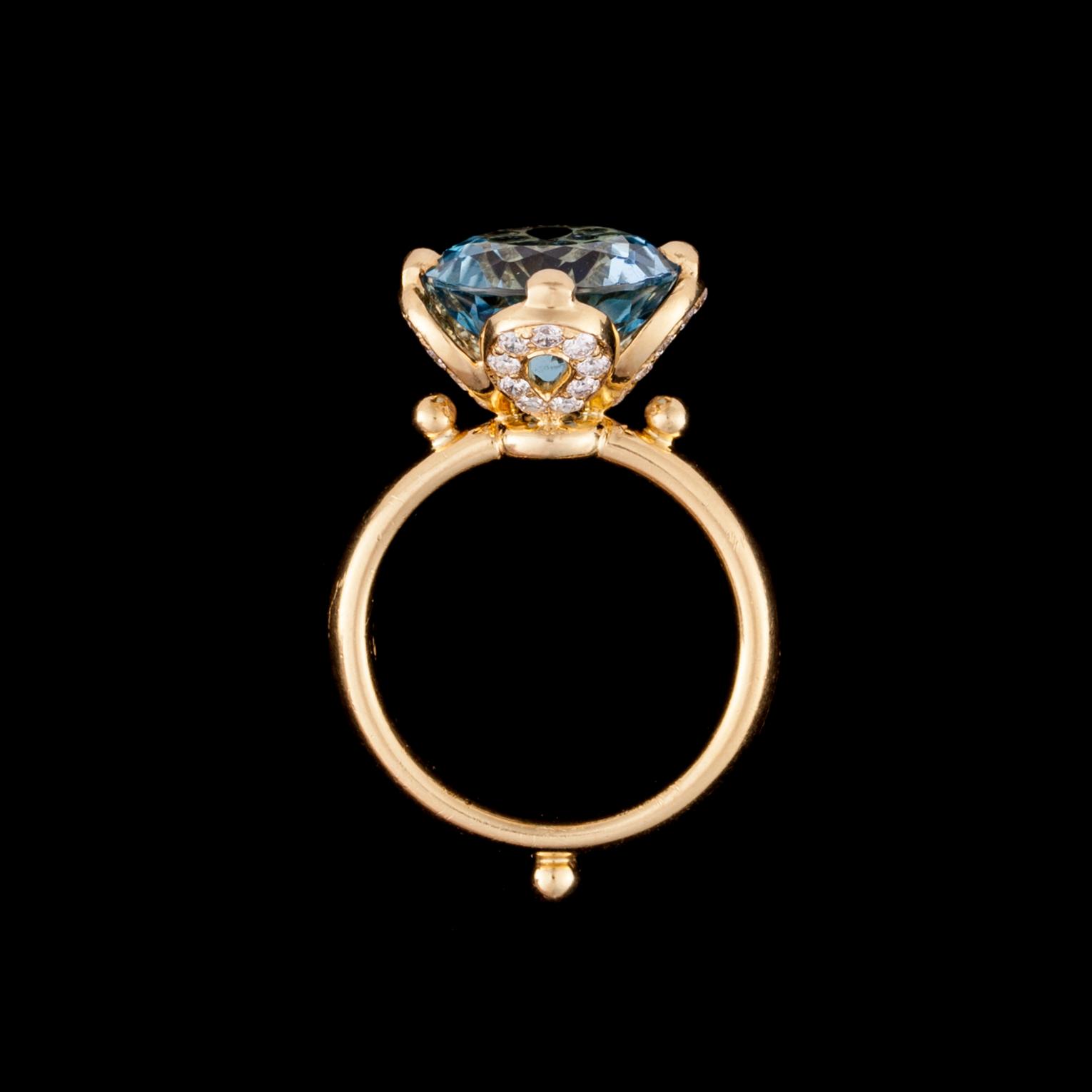 RING, 18K guld, blå topas, briljantslipade diamanter. Temple St. Claire. Vikt ca 10,1 g.