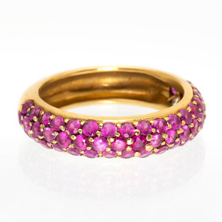 Ring 18K gold with rubies.
