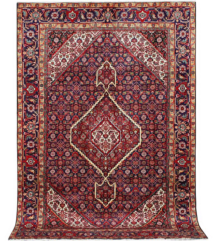 A Tabriz carpet, c. 293 x 195 cm.