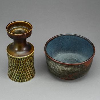 SKÅL samt VAS. Stengods. Stig Lindberg, Gustavsberg. Signerade med studiohanden.