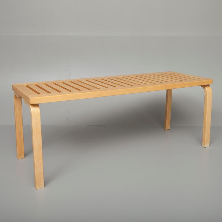 BÄNK, 153A, Alvar Aalto, Artek. Modellen formgiven 1945.