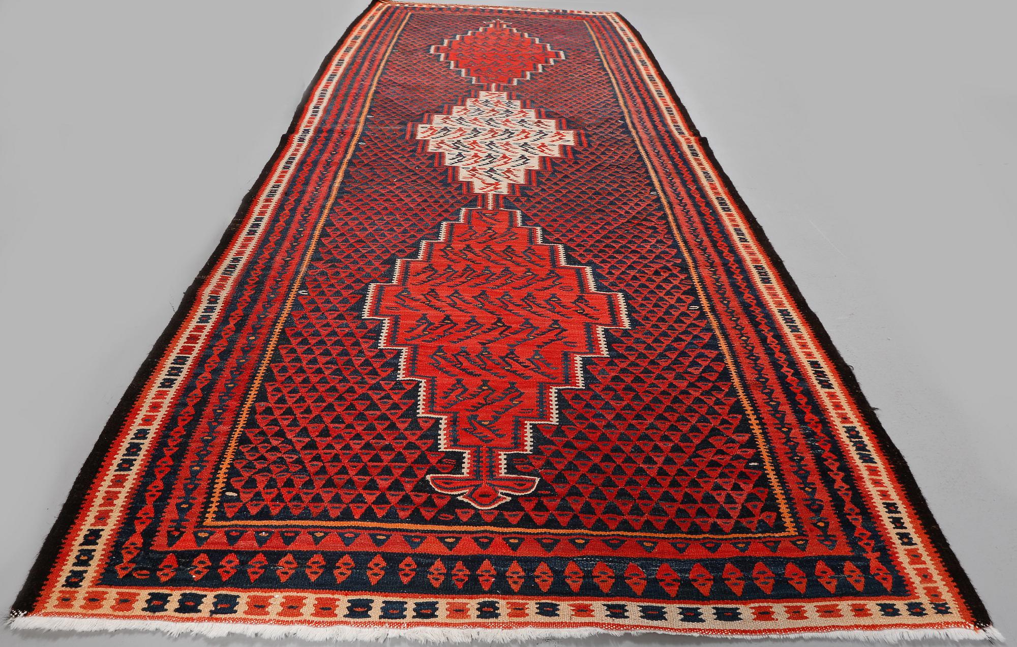 MATTA, Kelim, 316 x 153 cm, sent 1900-tal.