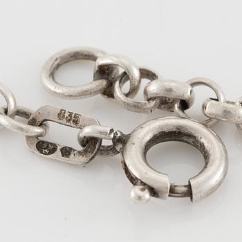 Medallion with photo compartment, with chain, silver.