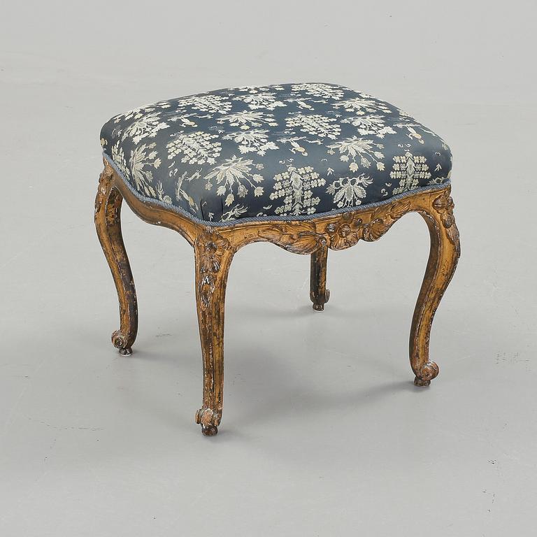 TABURETT, rokoko, omkring 1700-talets tredje kvartal.