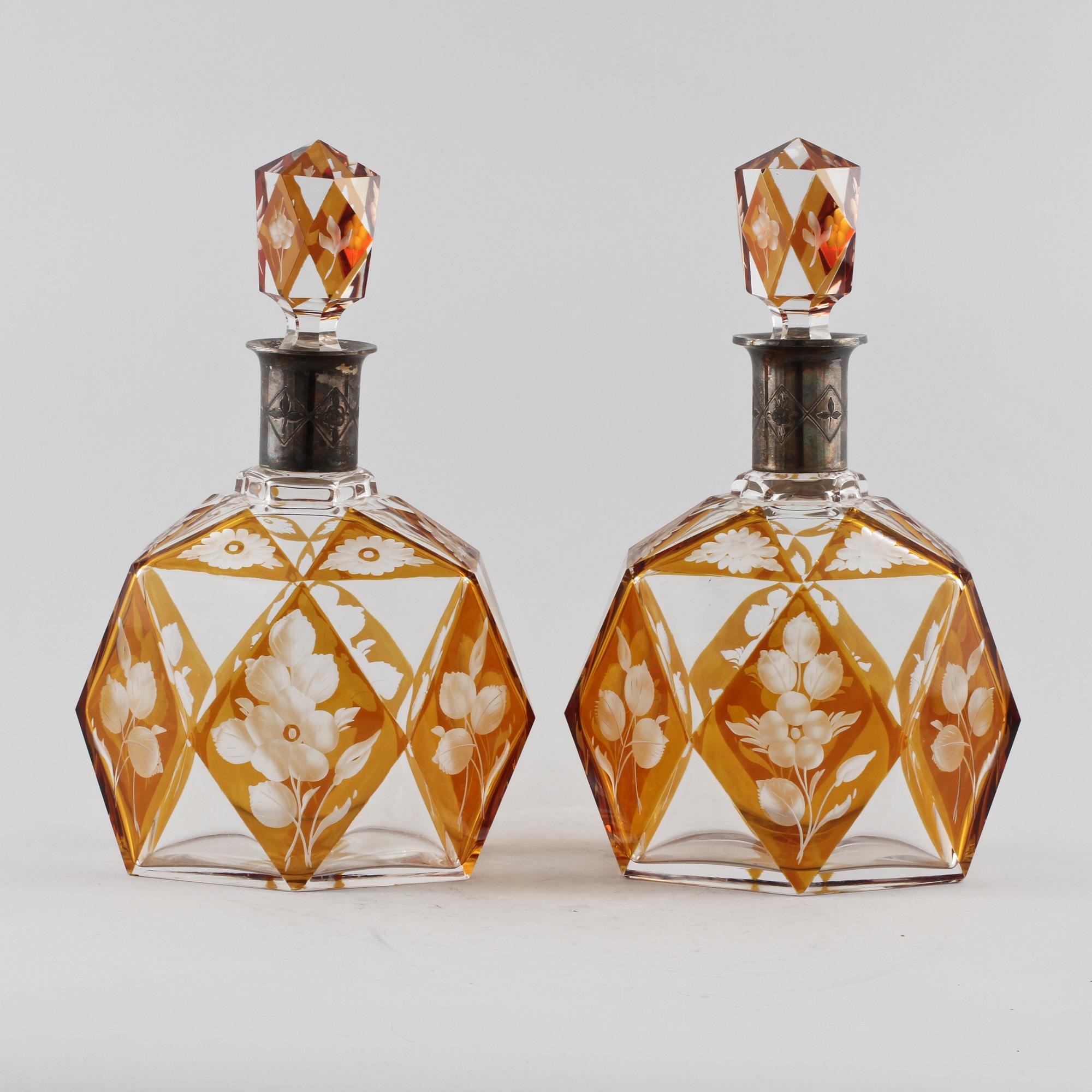 KARAFFER, ett par, glas och silver, svenska importstämplar, 1900-tal.
