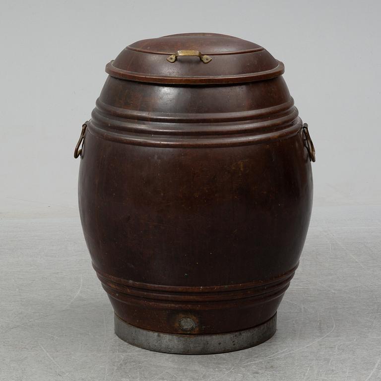 A copper barrel, 19th/20th Century.