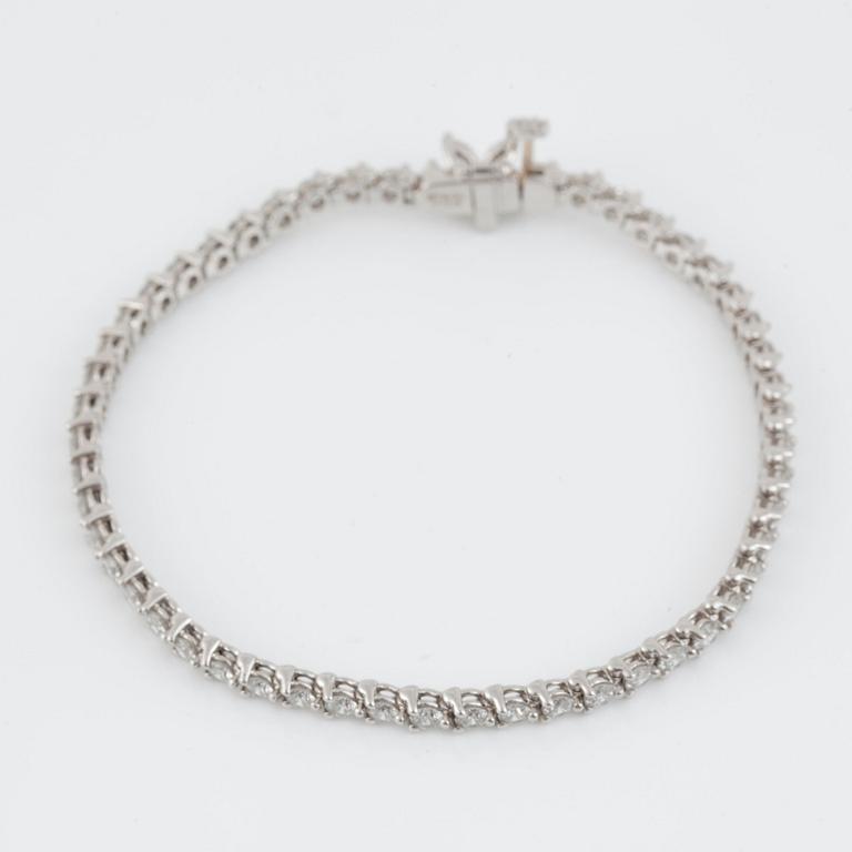 ARMBAND, Tiffany & Co, med briljant-och navetteslipade diamanter, ca 5 ct totalt.