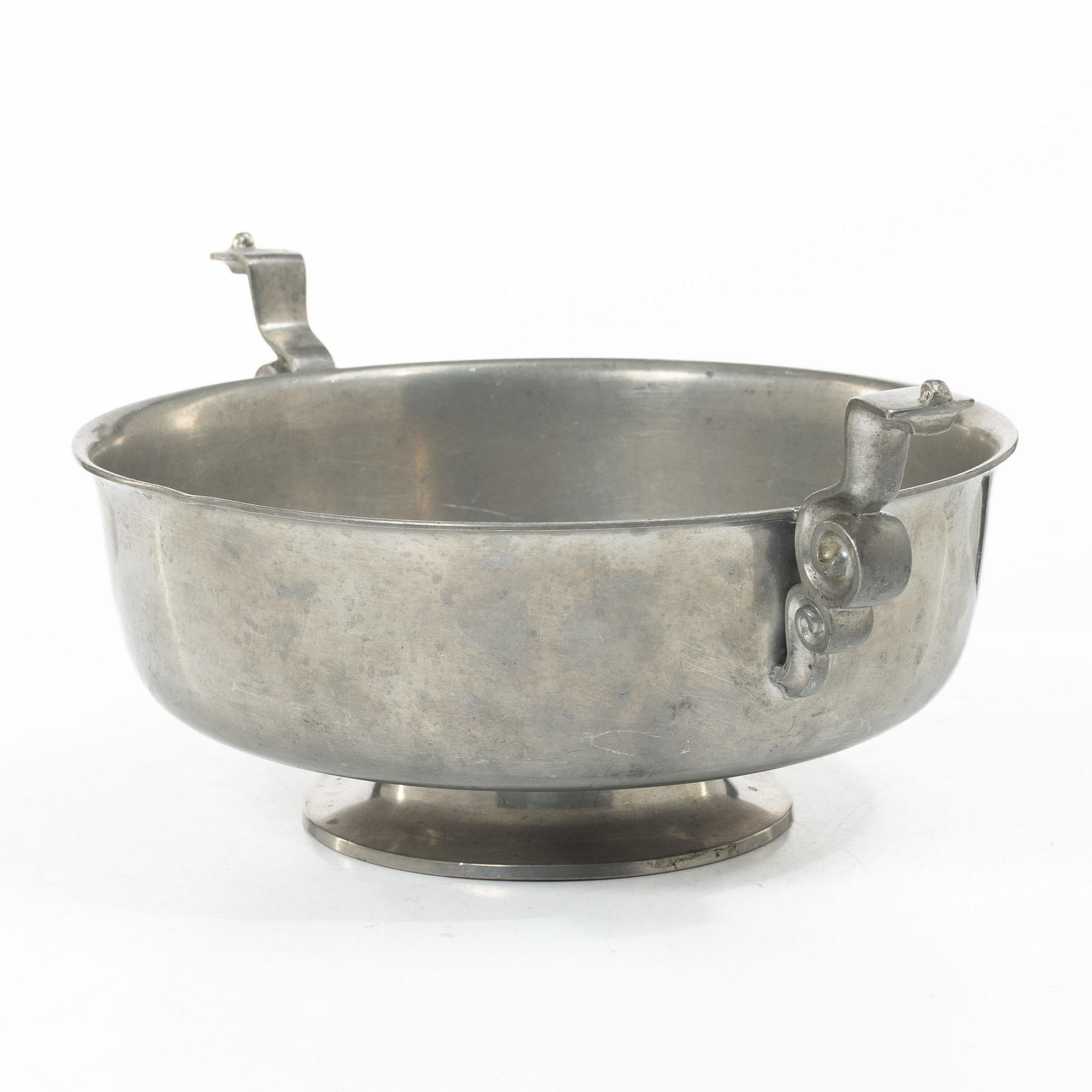 Edvin Ollers, a pewter bowl, Schreuder & Olsson, Stockholm, 1930.