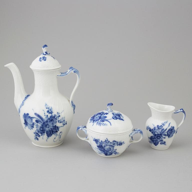 ROYAL COPENHAGEN, a 74 pcs dinner service.