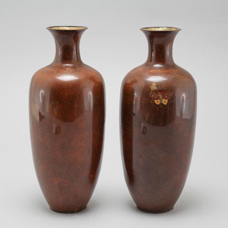 A pair of Japanese vases, early 20th Century.