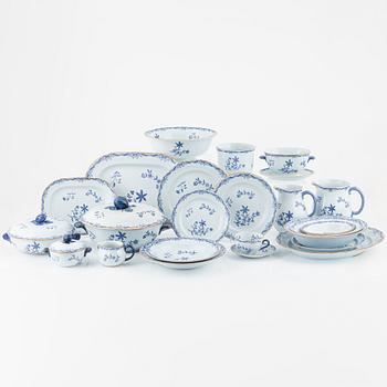 Mat-och kaffeservis, 120 delar, flintgods, "Ostindia", Rörstrand, varierande åldrar.
