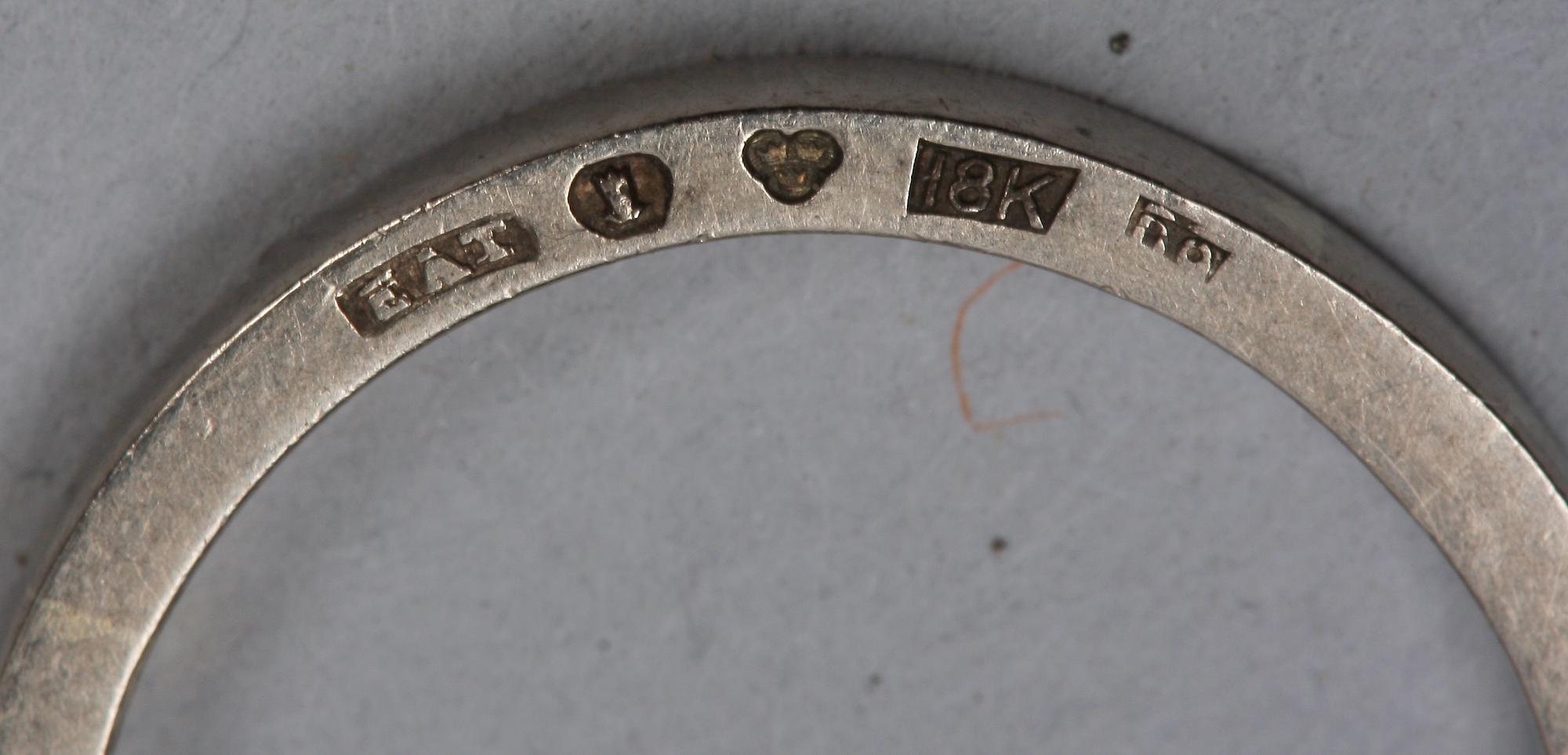RING, 18 K vitguld och briljanter, 11 st, tot ca 0.55 ct. Erik Thomassons, Stockholm (1954? otydl stmpl).