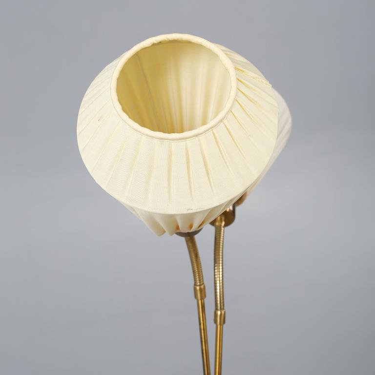 GOLVLAMPA, omkring 1900-talets mitt.