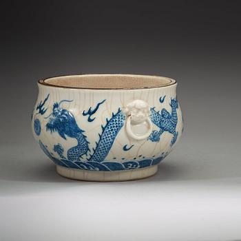 A ge-glazed and blue and white censer, late Qing dynasty.