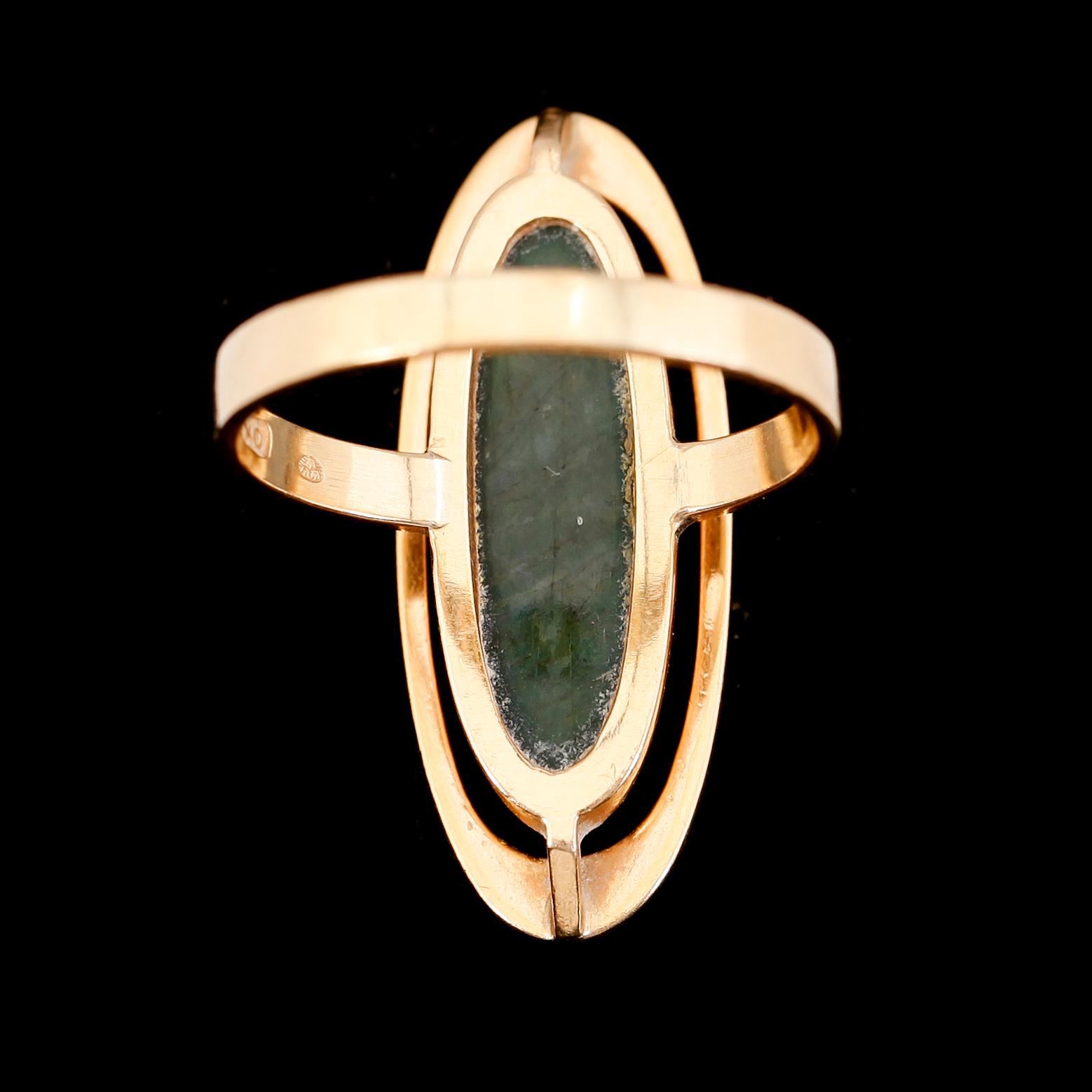 RING, 18K guld och mörk sten, Finland 1963. Total vikt ca 5 g.