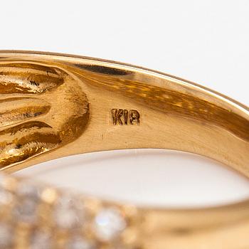 An 18K gold ring with diamonds ca. 3.00 ct in total according to certificate. AIG-certificate.