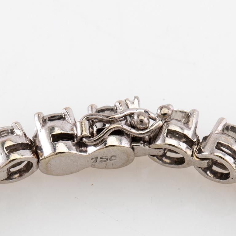 Tennisarmband av 18K vitguld med runda briljantslipade diamanter 3,50 ct totalt, R.Jacot Zermatt Schweiz.