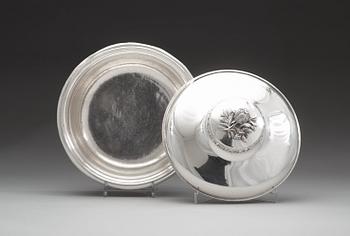 GUSTAF MÖLLENBORG, Stockholm 1849, karotter med lock, ett par, silver.