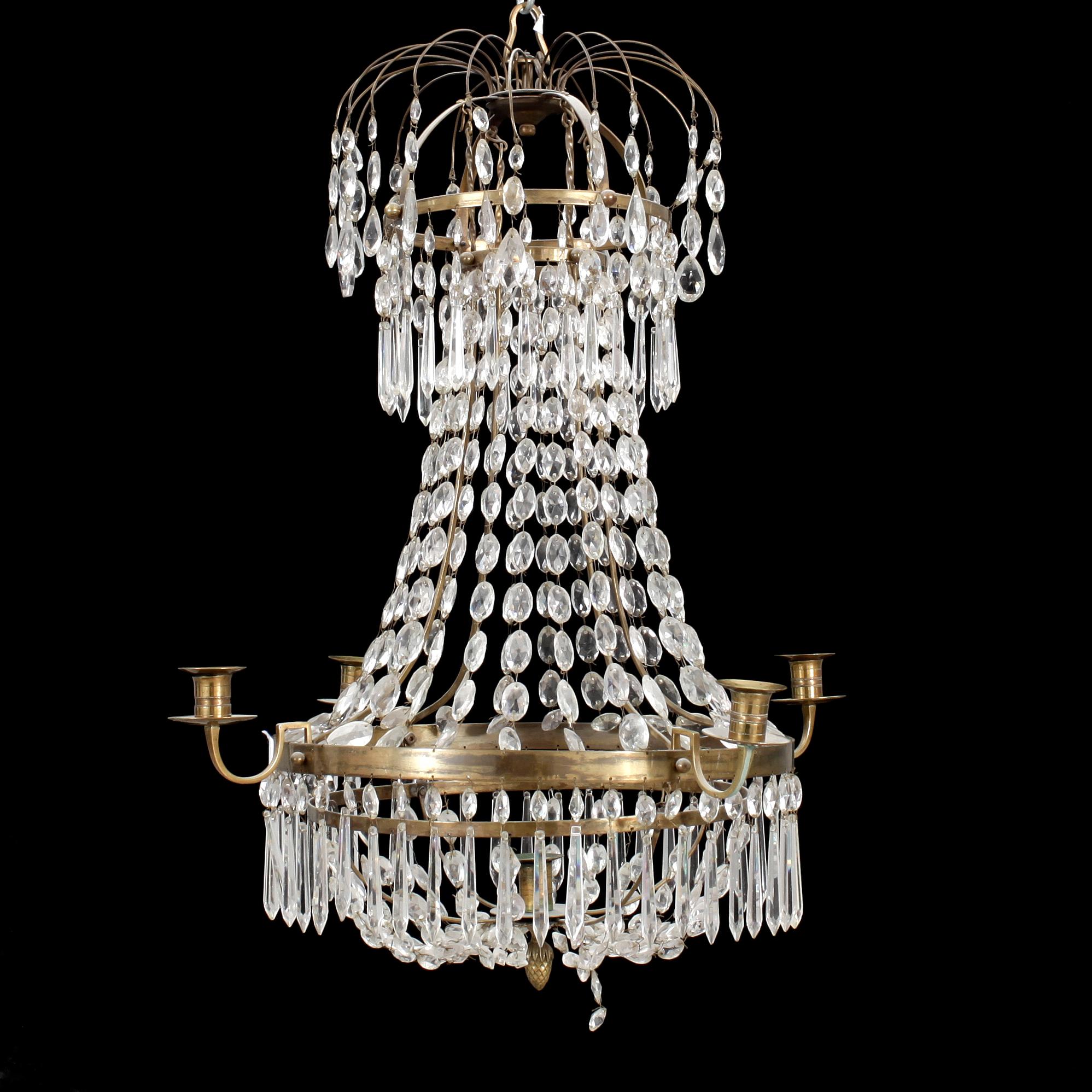 LJUSKRONA, gustaviansk, 1700-talets slut. Höjd ca 65cm.