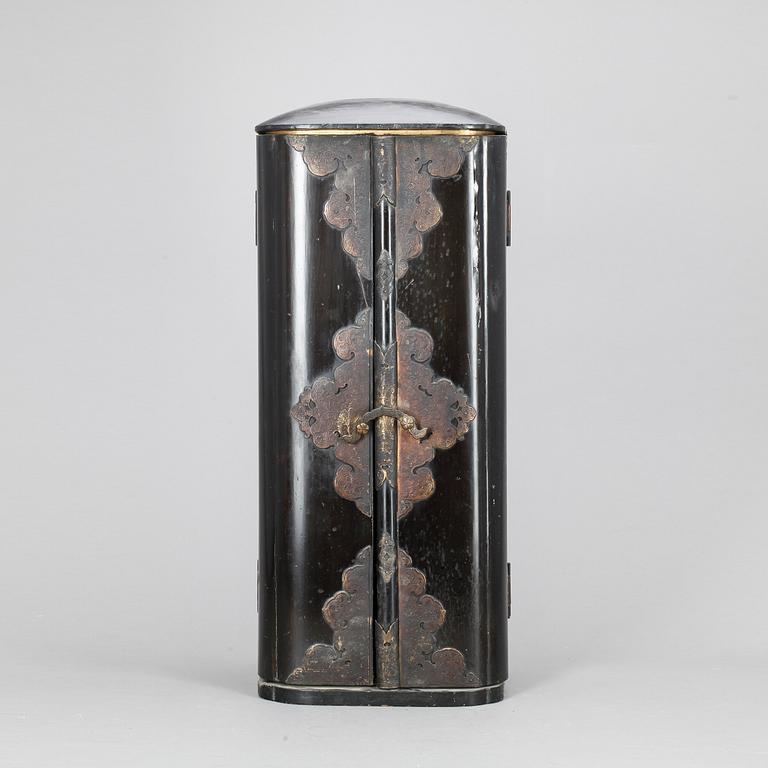 ALTARSKÅP, trä, Japan.