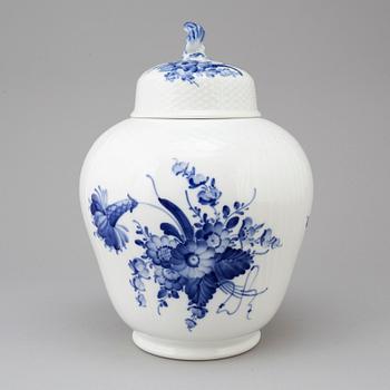 A ROYAL COPENHAGEN PORCELAIN JAR AND COVER.