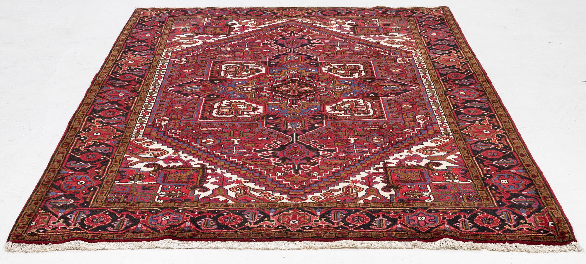 A carpet, Heriz/Gorovan, ca 287 x 205 cm.