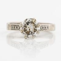 Ring in 18K white gold set with a brilliant-cut diamond.