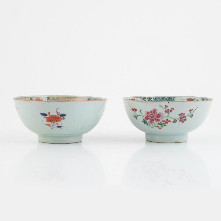 A set of two Chinese export porcelain bowls, Qing dynasty (Qianlong (1736-95).