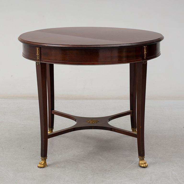 SALONGSBORD SAMT LAMPBORD, ett par, Sengustaviansk stil, tidigt 1900-tal.