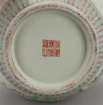 VAS, porslin, Kina 1900-talets början.