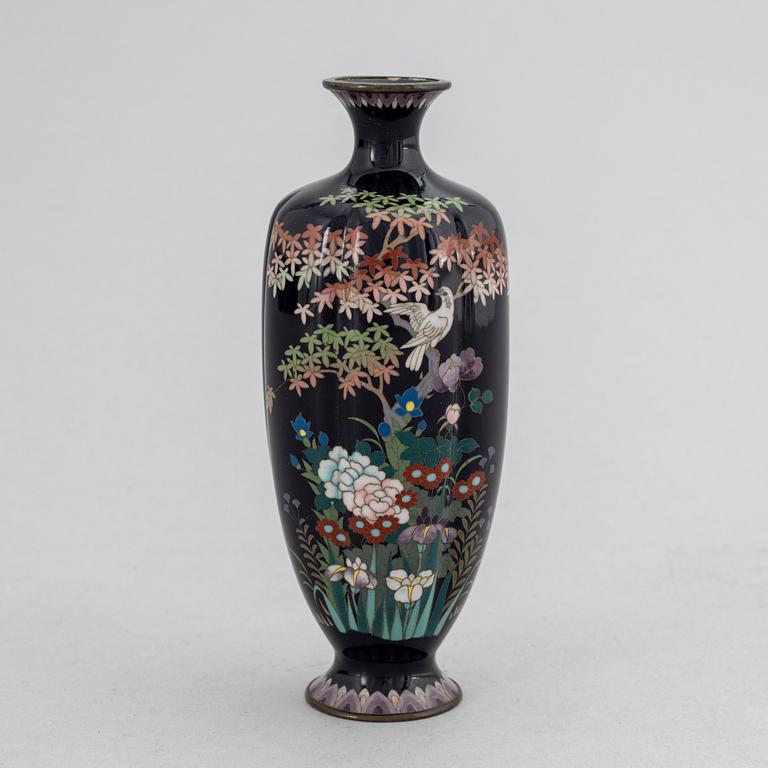 A Japanese cloisonné vase, Meiji period (1868-1912).