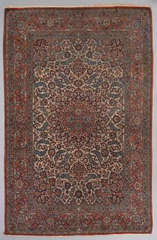 A OLD ISFAHAN CARPET, 204x312 cm.