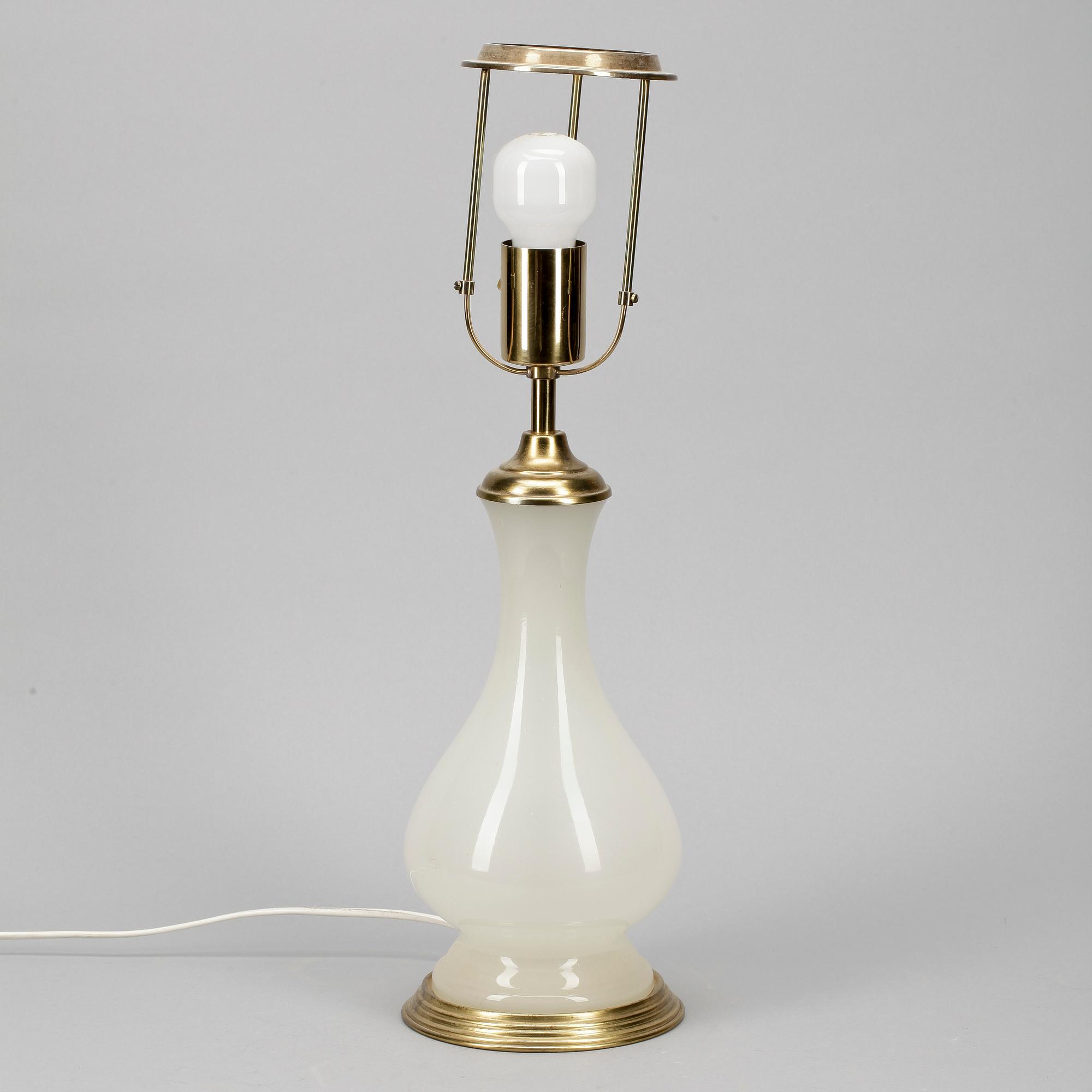 BORDSLAMPA, glas, 1900-talets mitt. Inköpta på Firma Svenskt Tenn, modellnr 2583.