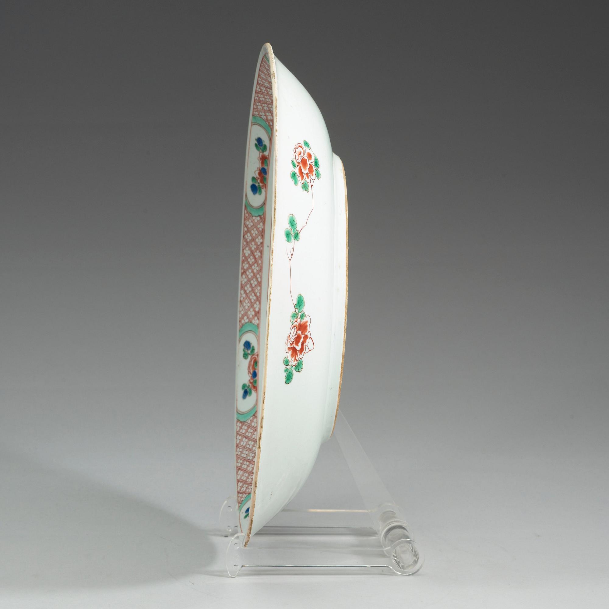 A famille verte dish, Qing dynasty, Kangxi (1662-1722).