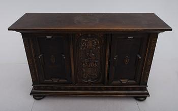 SKÅP, barockstil, 1900-talets första hälft.