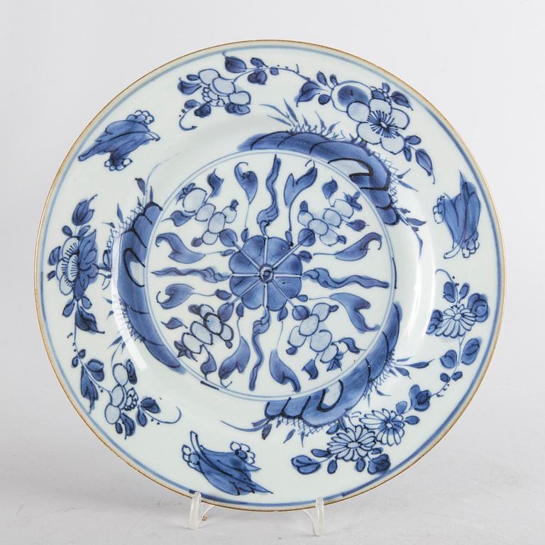 A set of 6 + 3 Chinese Qing Dynasty porcelain plates.