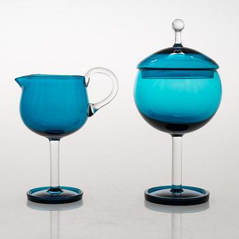 NANNY STILL, SOCKERSKÅL och GRÄDDSNÄCKA "Harlekin", glas, Riihimäen lasi.