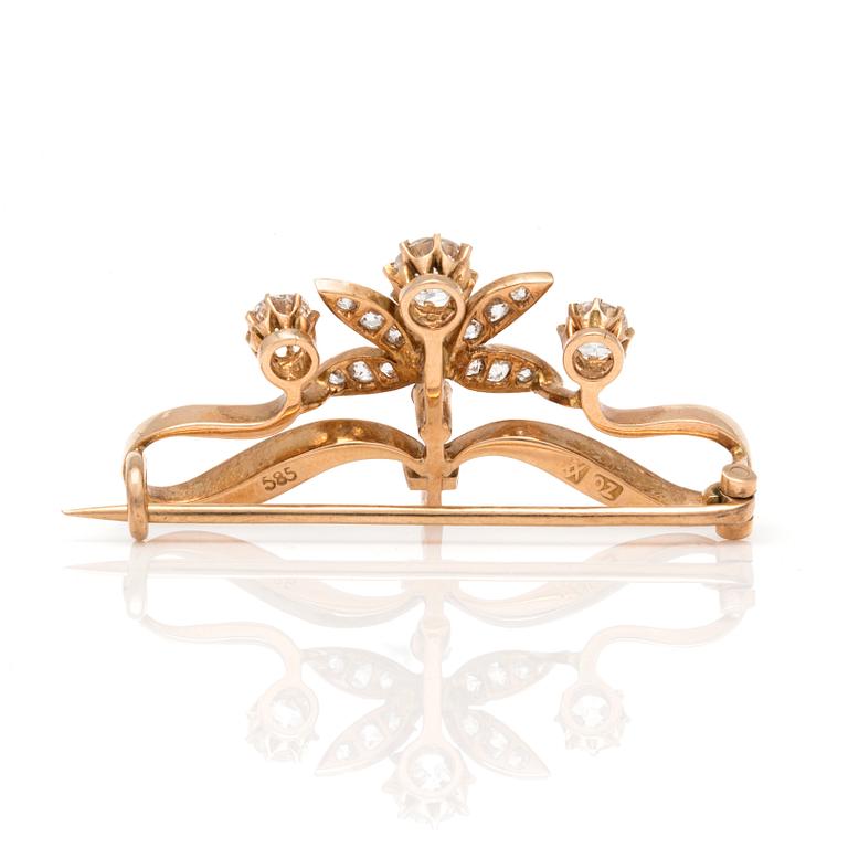 A brooch with rose and old-cut diamonds.