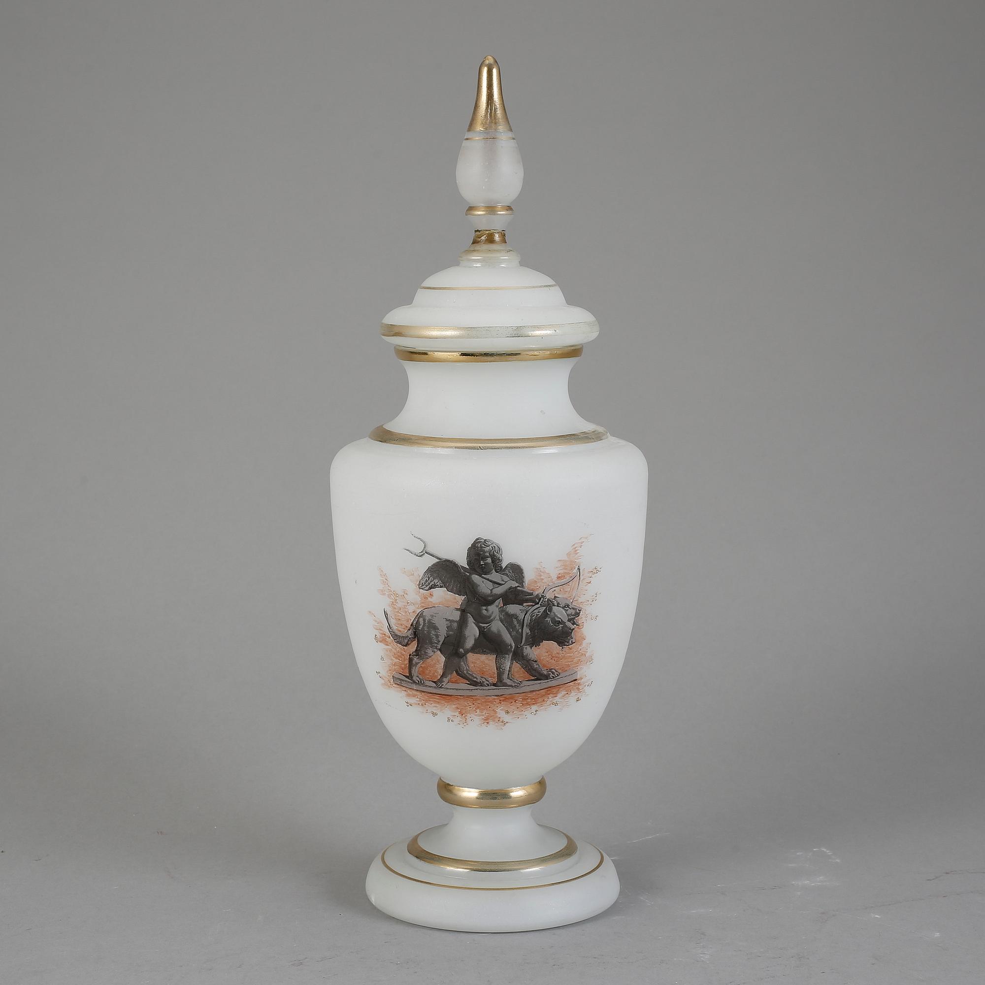 LOCKURNA, opalglas. Möjligen Frankrike, 1800-talets sista kvartal.