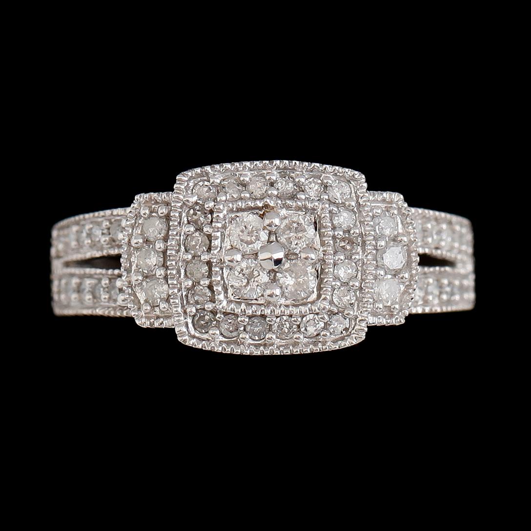 RING, 10 k vitguld, diamanter tot ca 0.50 ct. Vikt ca 3,4 g.