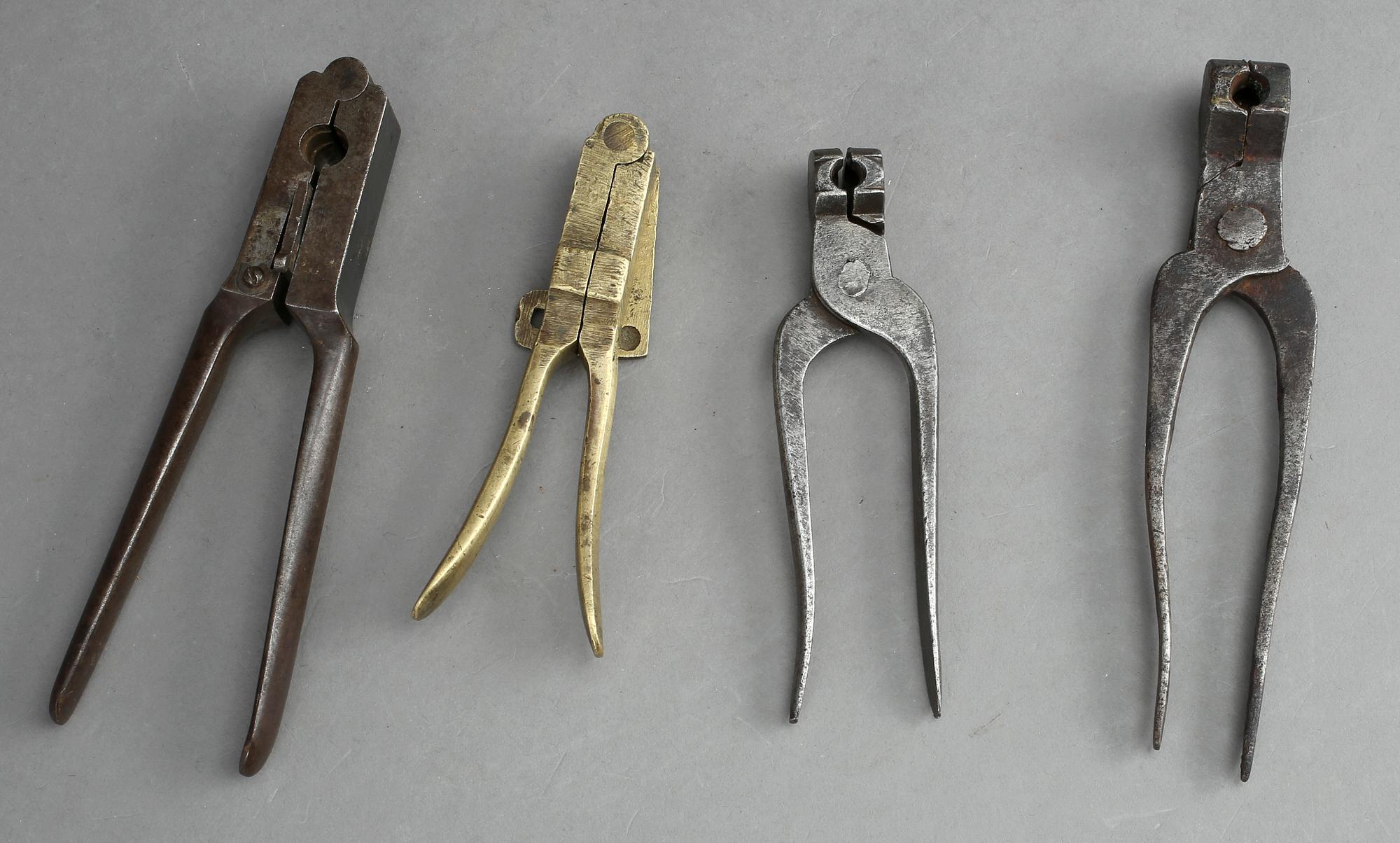 GJUTTÄNGER, 4 st, mässing/järn 1800-tal.