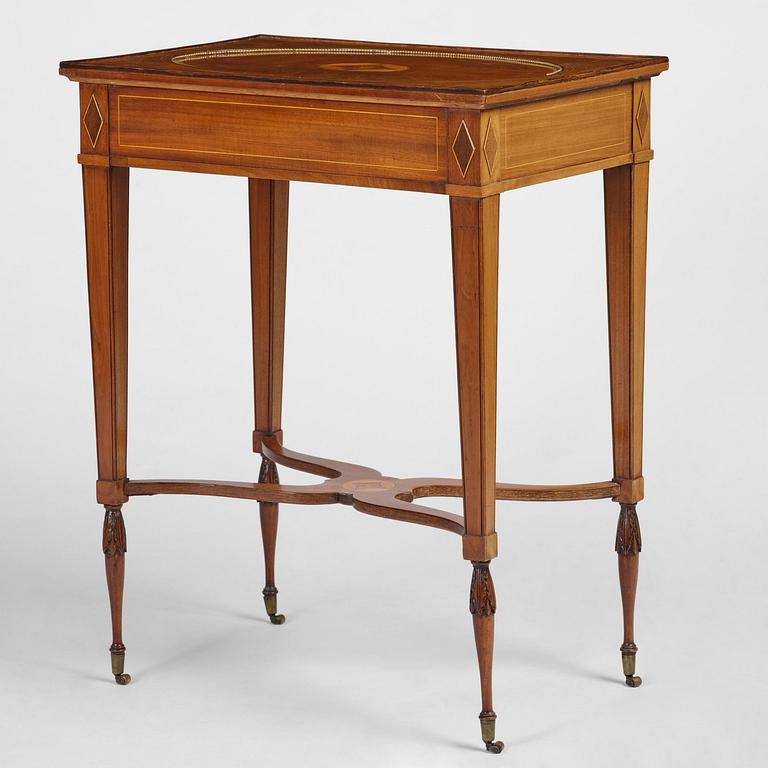 A late Mustavian mahogany table attributed to L. Qvarnberg (master in Stockholm 1801-13).