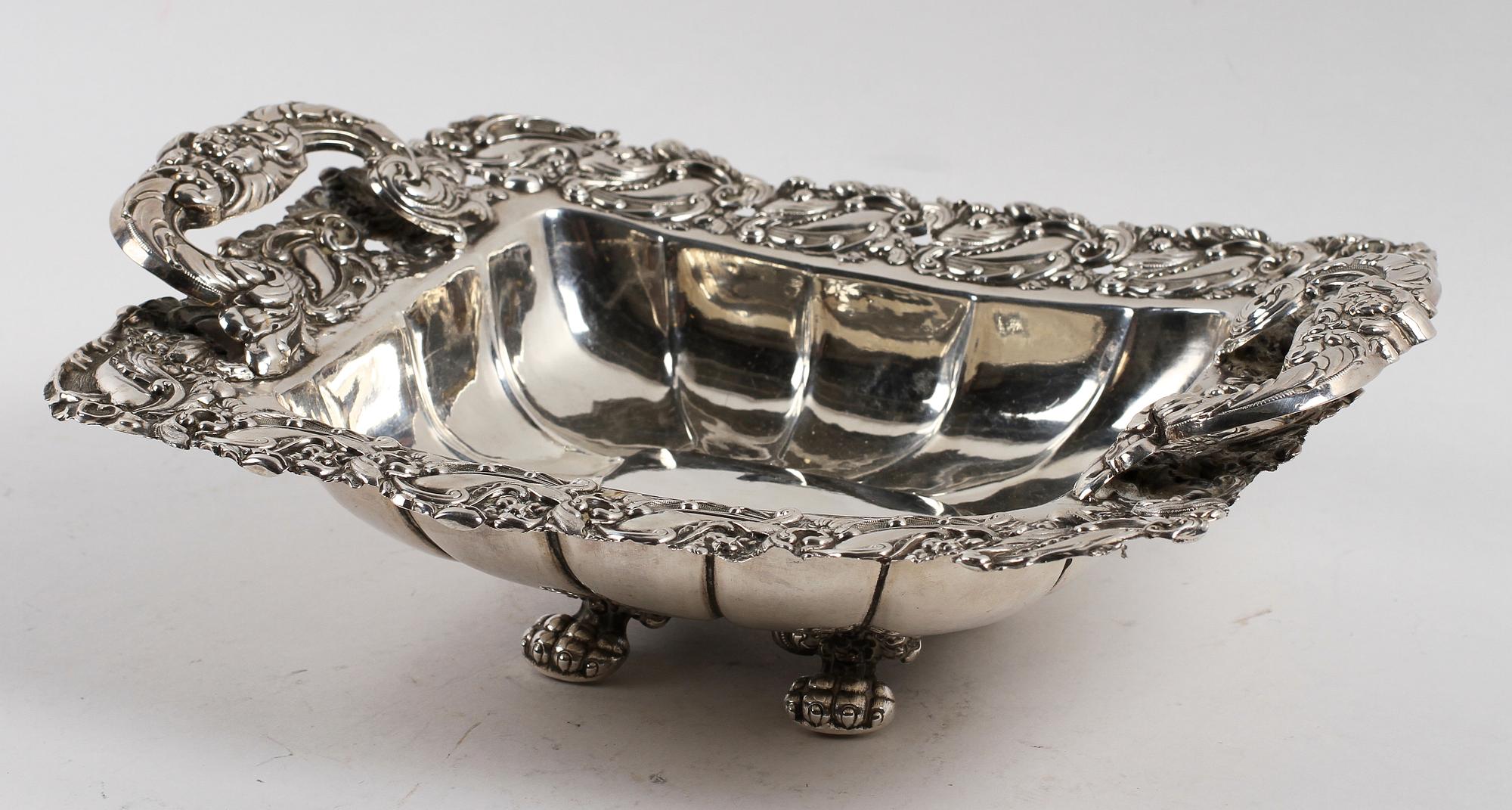 SKÅL, silver, nyrokoko, otydl mästarstämpel, Stockholm, 1800-tal. Vikt ca 318 gram.