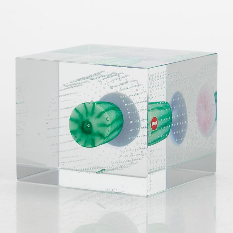 Oiva Toikka, årskub, signerad Oiva Toikka, Nuutajärvi 1995, numrerad 370/2000.