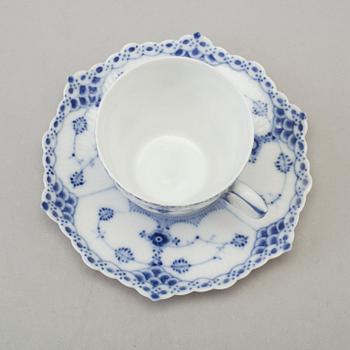 21 pieces of porcelain tableware from Royal Copenhagen, model "Musselmalet", 20th century.