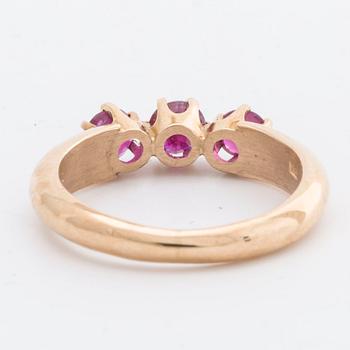 RING 18K gold w 3 rubies.