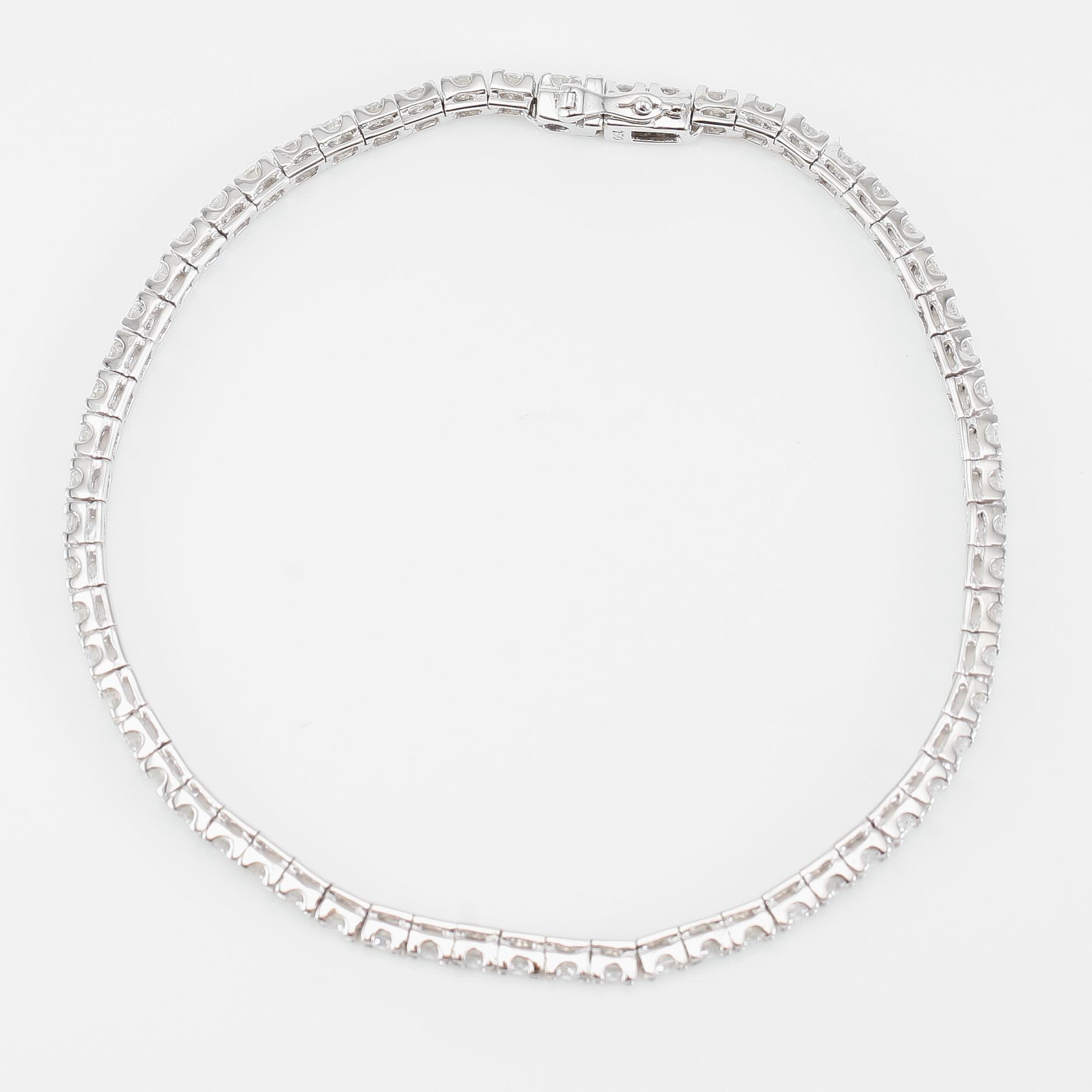 ARMBAND, 18K vitguld och diamanter tot ca 2.22 ct.