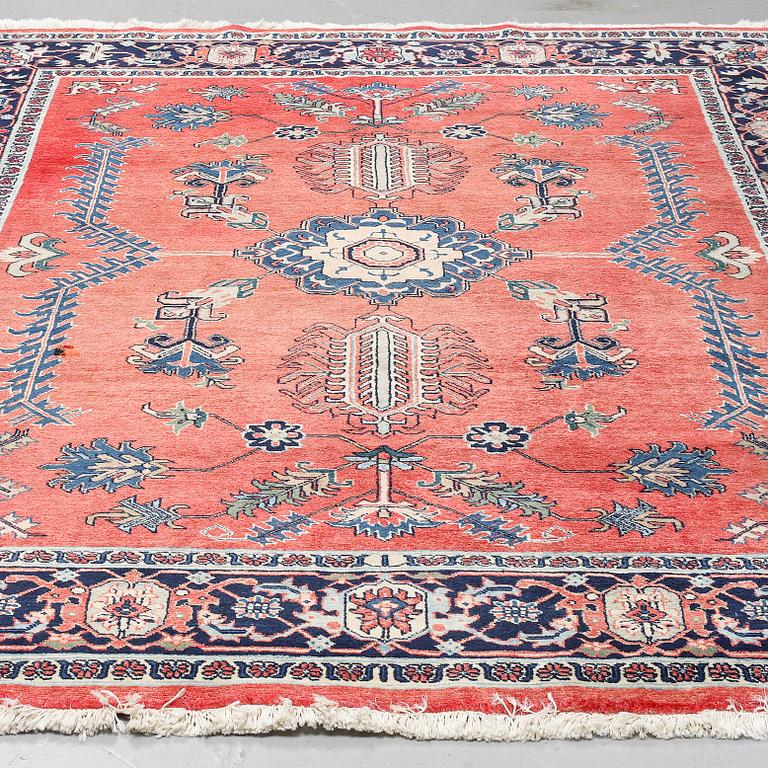A CARPET, Old Noth west persian, ca 259 x 183 cm.