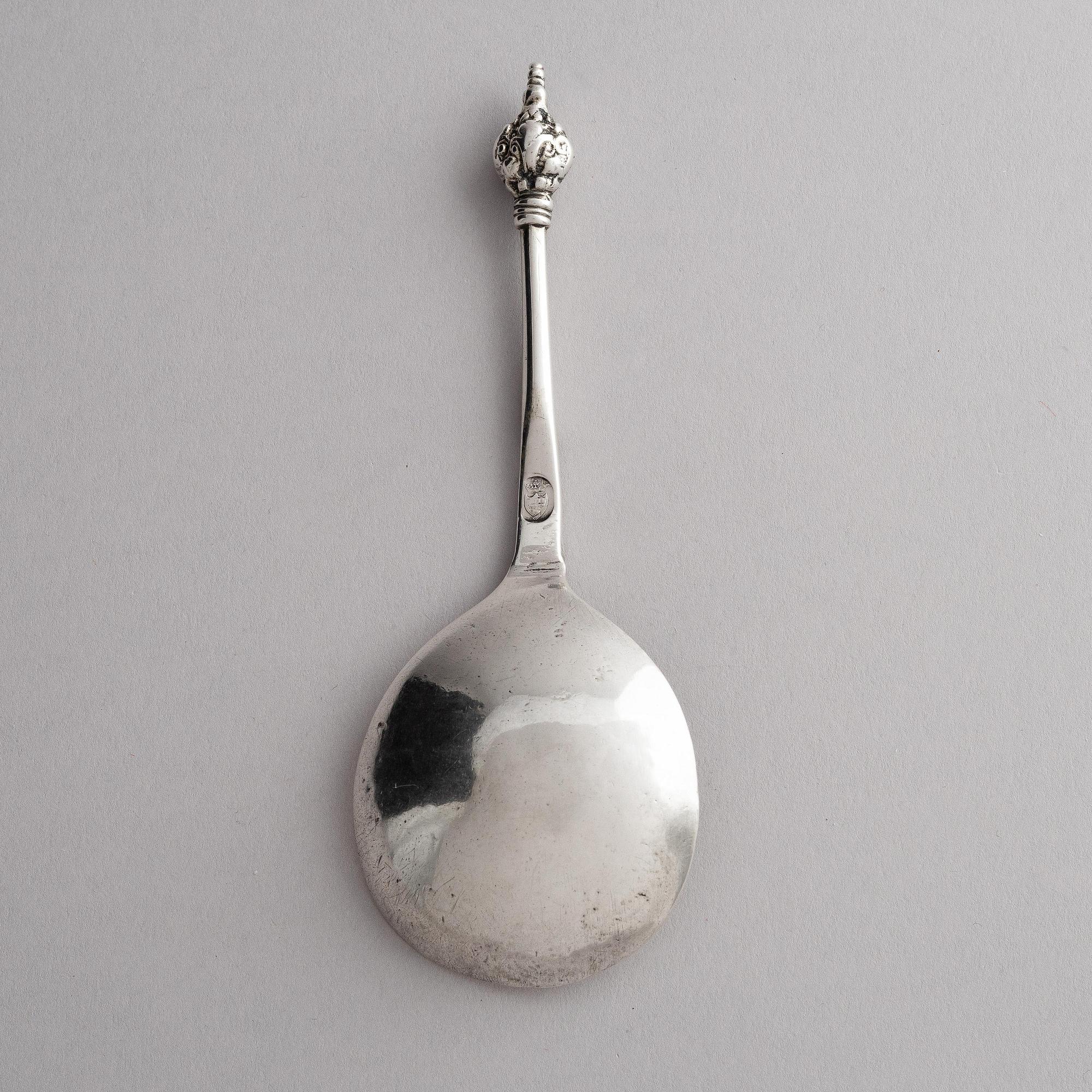 A Scandinavian 17th/18th century silver spoon.