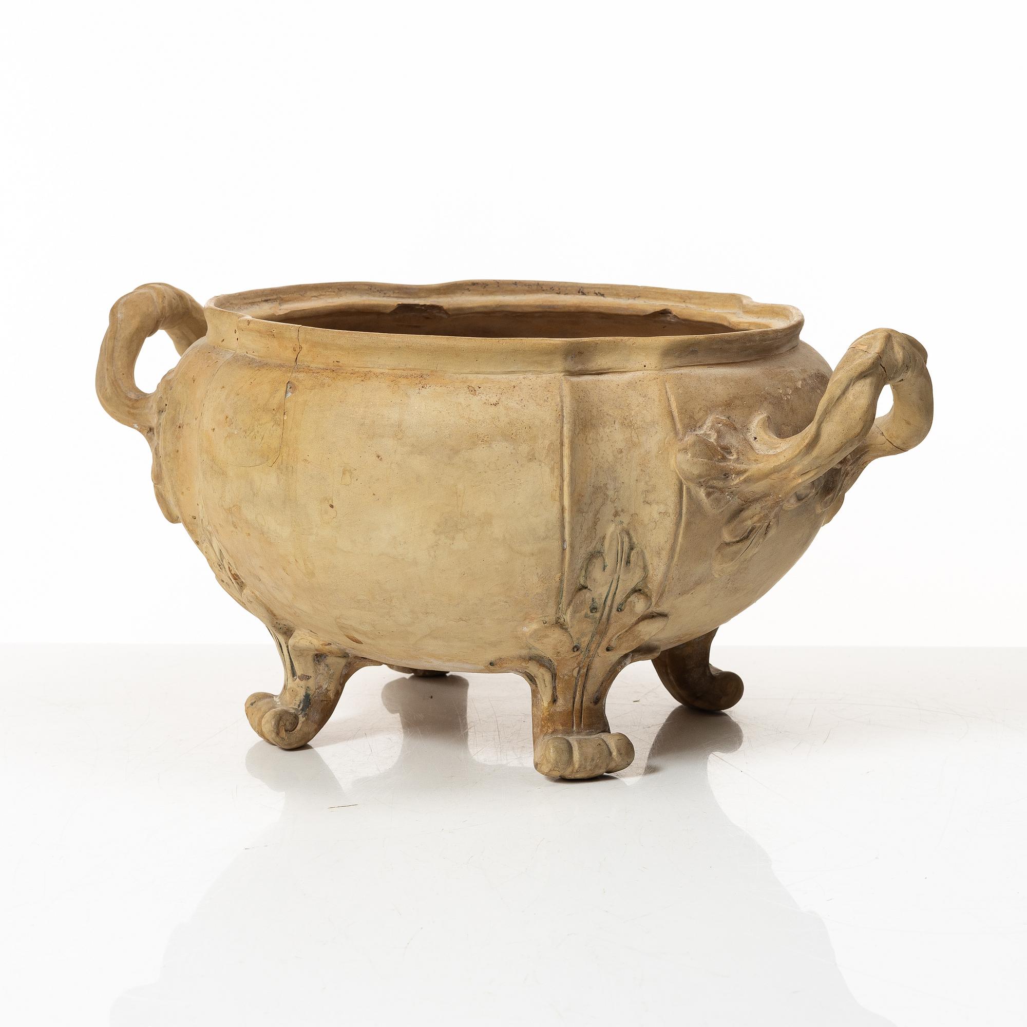 Terrin, oglaserat lergods, rokoko, 1700-tal.